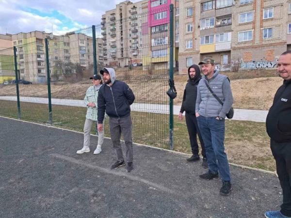 Петанк як шлях до відновлення: У Нововолинську ветерани розвивають реабілітаційний вид спорту | Новини Нововолинська