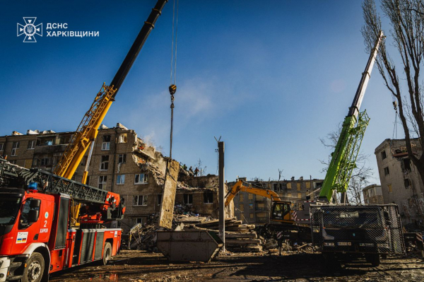 У Харкові продовжують розбирати завали після нічного ракетного удару: серед загиблих &ndash; двоє дітей - 08 березня 2026 :: Донеччина