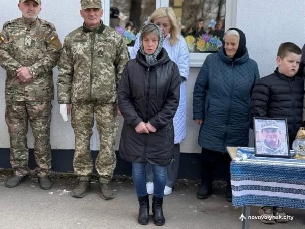 У Грядівському ліцеї відкрили меморіальні дошки загиблим Захисникам | Новини Нововолинська