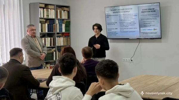 У Нововолинському електромеханічному фаховому коледжі запрацювали нові ІТ-простори та відкрили оновлену бібліотеку | Новини Нововолинська У Нововолинському електромеханічному фаховому коледжі запрацювали нові ІТ-простори та відкрили оновлену бібліотеку | Новини Нововолинська