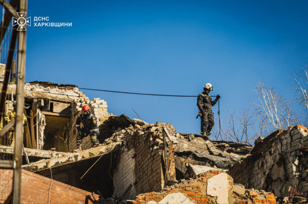 У Харкові продовжують розбирати завали після нічного ракетного удару: серед загиблих &ndash; двоє дітей - 08 березня 2026 :: Донеччина
