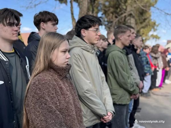 У Грядівському ліцеї відкрили меморіальні дошки загиблим Захисникам | Новини Нововолинська