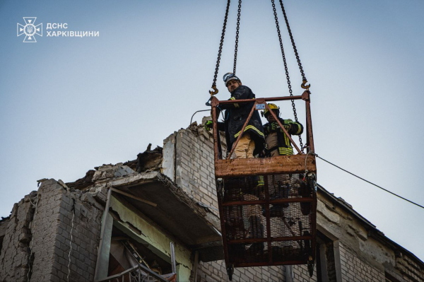 У Харкові продовжують розбирати завали після нічного ракетного удару: серед загиблих &ndash; двоє дітей - 08 березня 2026 :: Донеччина