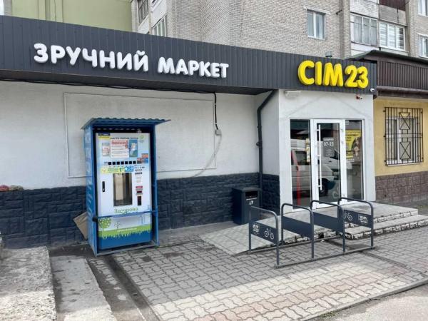 Розбірки з молотком у черзі: у Нововолинську на 5-му мікрорайоні стався напад у магазині | Новини Нововолинська