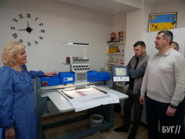 Як у Нововолинську створюють сучасну профосвіту: у ЦПО відкрили нову майстерню вишивки | Новини Нововолинська