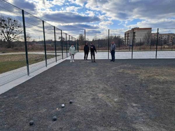 Петанк як шлях до відновлення: У Нововолинську ветерани розвивають реабілітаційний вид спорту | Новини Нововолинська