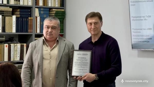 У Нововолинському електромеханічному фаховому коледжі запрацювали нові ІТ-простори та відкрили оновлену бібліотеку | Новини Нововолинська У Нововолинському електромеханічному фаховому коледжі запрацювали нові ІТ-простори та відкрили оновлену бібліотеку | Новини Нововолинська