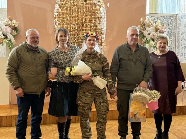 У Нововолинську побралися військові, яких поєднала війна | Новини Нововолинська У Нововолинську побралися військові, яких поєднала війна | Новини Нововолинська