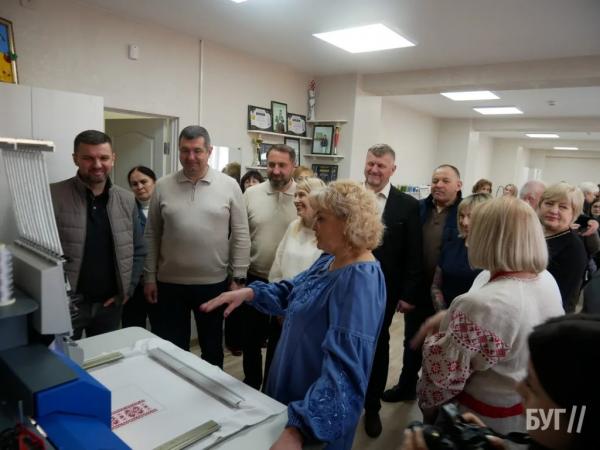 Як у Нововолинську створюють сучасну профосвіту: у ЦПО відкрили нову майстерню вишивки | Новини Нововолинська