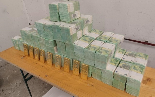 В ЄЦБ пояснили, чим загрожує захоплення Угорщиною готівки України В ЄЦБ пояснили, чим загрожує захоплення Угорщиною готівки України