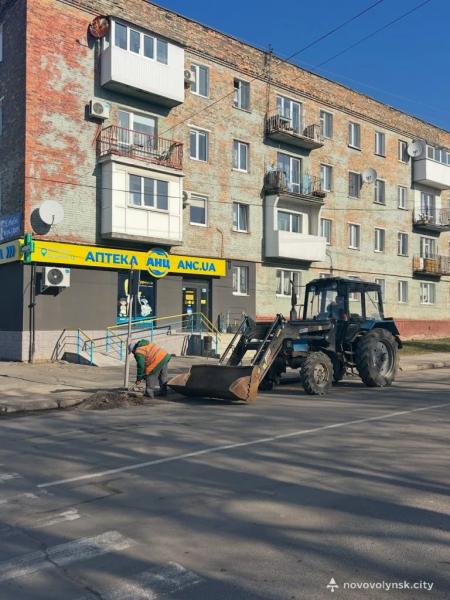 Фото дня: щоденна робота комунальників у Нововолинській громаді | Новини Нововолинська Фото дня: щоденна робота комунальників у Нововолинській громаді | Новини Нововолинська