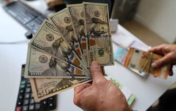 Гривня повернулась до зростання в обмінниках Гривня повернулась до зростання в обмінниках