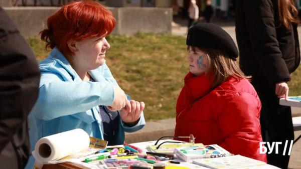 Нововолинці долучилися до акції з нагоди Всесвітнього дня людей із синдромом Дауна | Новини Нововолинська Нововолинці долучилися до акції з нагоди Всесвітнього дня людей із синдромом Дауна | Новини Нововолинська