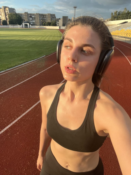 Красуня БУГу: Стасюк Анна про творчість, внутрішню опору та сміливість бути собою | Новини Нововолинська