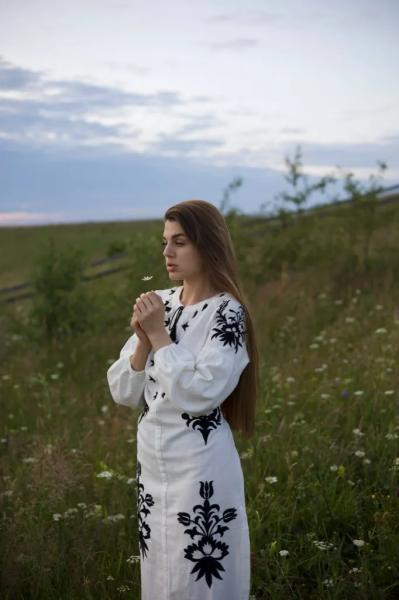 Красуня БУГу: Стасюк Анна про творчість, внутрішню опору та сміливість бути собою | Новини Нововолинська