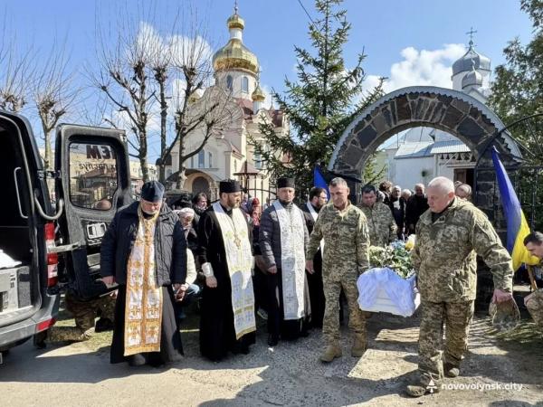 Нововолинськ попрощався з Героєм Русланом Семенюком | Новини Нововолинська
