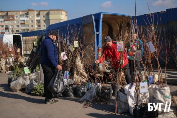 Продукти, хендмейд і жива музика: як у Нововолинську пройшов передвеликодній ярмарок | Новини Нововолинська Продукти, хендмейд і жива музика: як у Нововолинську пройшов передвеликодній ярмарок | Новини Нововолинська