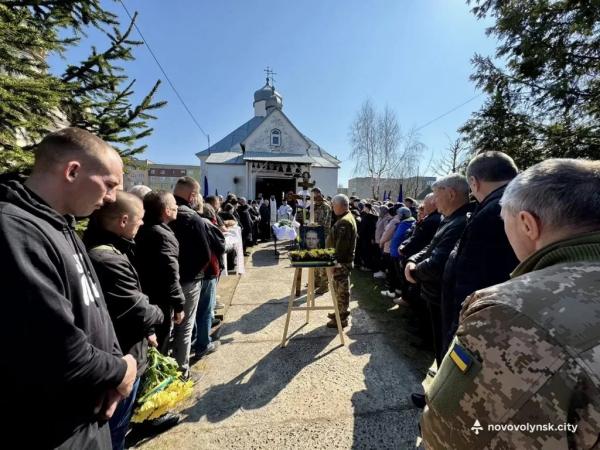 Нововолинськ попрощався з Героєм Русланом Семенюком | Новини Нововолинська