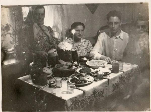 Великдень крізь час: у Нововолинську відзначили переможців конкурсу ретрофото | Новини Нововолинська Великдень крізь час: у Нововолинську відзначили переможців конкурсу ретрофото | Новини Нововолинська