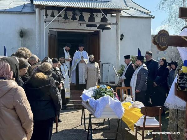 Нововолинськ попрощався з Героєм Русланом Семенюком | Новини Нововолинська