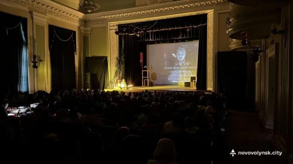 &laquo;Голоси&raquo;: у Нововолинську відбулася вистава театру мініатюр &laquo;Прометей&raquo; | Новини Нововолинська
