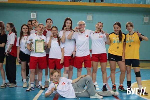 У Нововолинську відбувся районний етап змагань із масового футболу в межах проєкту &laquo;Пліч-о-пліч&raquo; | Новини Нововолинська