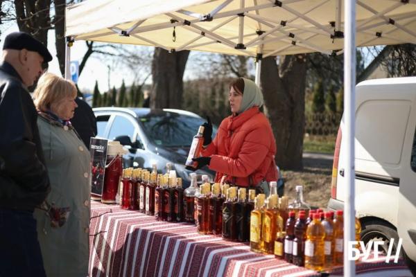 Продукти, хендмейд і жива музика: як у Нововолинську пройшов передвеликодній ярмарок | Новини Нововолинська Продукти, хендмейд і жива музика: як у Нововолинську пройшов передвеликодній ярмарок | Новини Нововолинська