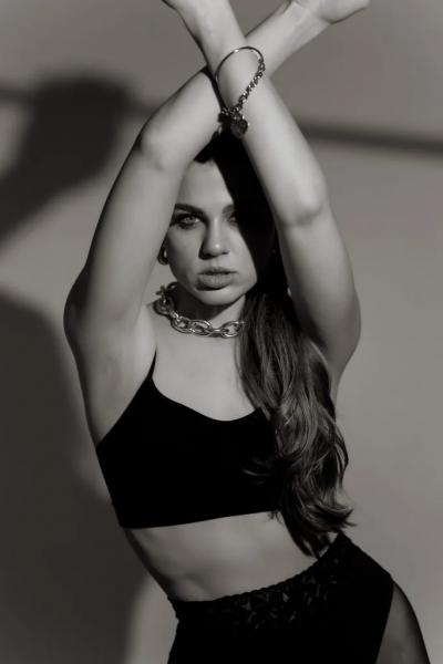 Красуня БУГу: Стасюк Анна про творчість, внутрішню опору та сміливість бути собою | Новини Нововолинська