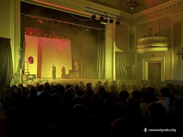 &laquo;Голоси&raquo;: у Нововолинську відбулася вистава театру мініатюр &laquo;Прометей&raquo; | Новини Нововолинська