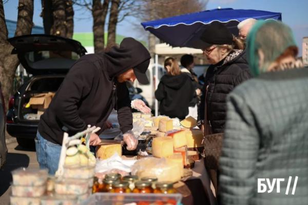 Продукти, хендмейд і жива музика: як у Нововолинську пройшов передвеликодній ярмарок | Новини Нововолинська Продукти, хендмейд і жива музика: як у Нововолинську пройшов передвеликодній ярмарок | Новини Нововолинська