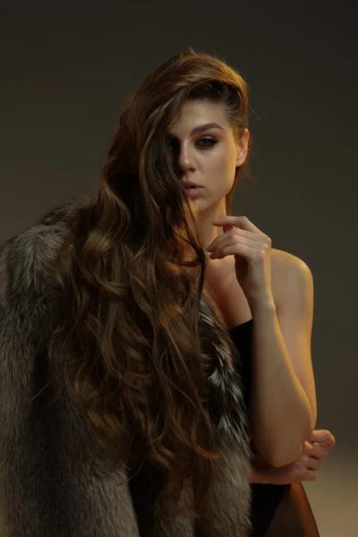 Красуня БУГу: Стасюк Анна про творчість, внутрішню опору та сміливість бути собою | Новини Нововолинська