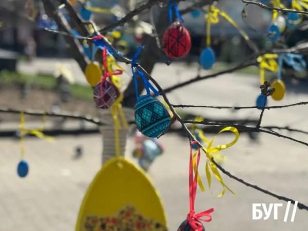 Фото дня: «Дерево єднання» у центрі Нововолинська | Новини Нововолинська Фото дня: «Дерево єднання» у центрі Нововолинська | Новини Нововолинська