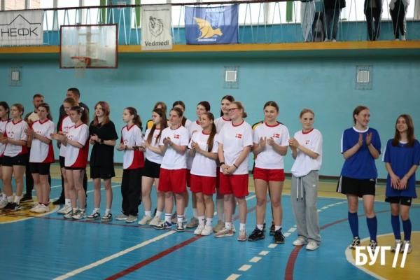 У Нововолинську відбувся районний етап змагань із масового футболу в межах проєкту &laquo;Пліч-о-пліч&raquo; | Новини Нововолинська