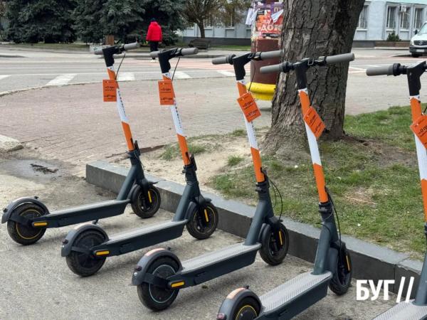 Фото дня: самокати напрокат знову на вулицях Нововолинська | Новини Нововолинська
