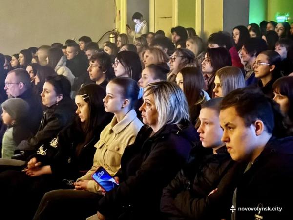 &laquo;Голоси&raquo;: у Нововолинську відбулася вистава театру мініатюр &laquo;Прометей&raquo; | Новини Нововолинська