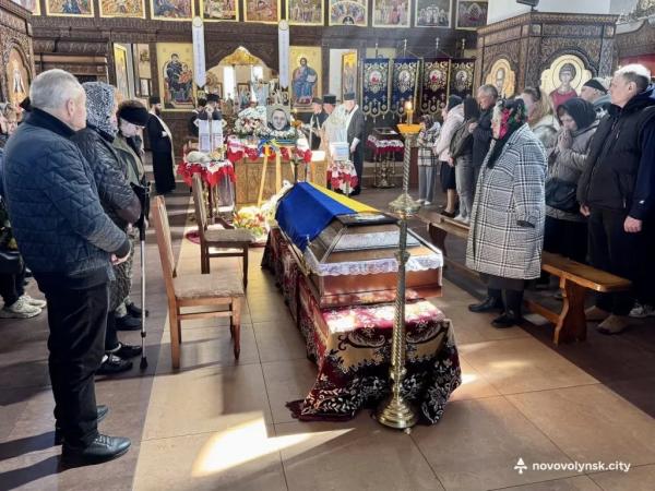 З 2024 року воїн вважався зниклим безвісти: у Нововолинську попрощалися із полеглим Захисником Сергієм Смоляруком | Новини Нововолинська