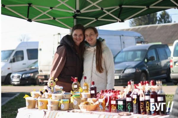 Продукти, хендмейд і жива музика: як у Нововолинську пройшов передвеликодній ярмарок | Новини Нововолинська Продукти, хендмейд і жива музика: як у Нововолинську пройшов передвеликодній ярмарок | Новини Нововолинська