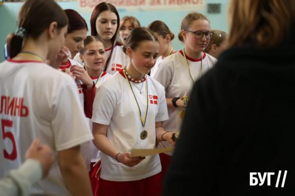 У Нововолинську відбувся районний етап змагань із масового футболу в межах проєкту &laquo;Пліч-о-пліч&raquo; | Новини Нововолинська