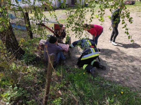 У Поромівській громаді чоловіку затисло ногу в шнеку комбайна | Новини Нововолинська