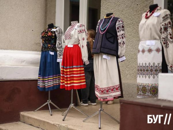 У Нововолинську відбувся благодійний захід до Всесвітнього дня вишиванки | Новини Нововолинська