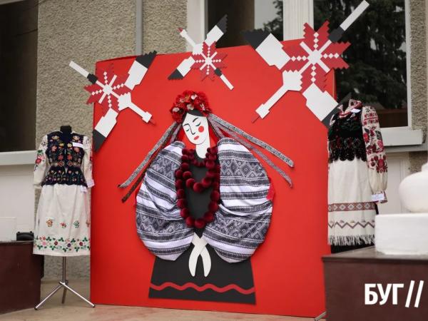 У Нововолинську відбувся благодійний захід до Всесвітнього дня вишиванки | Новини Нововолинська