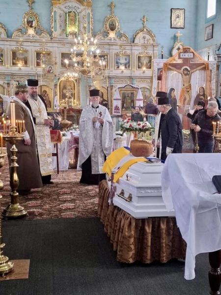 Литовезька громада попрощалася з полеглим Героєм Петром Олендром | Новини Нововолинська