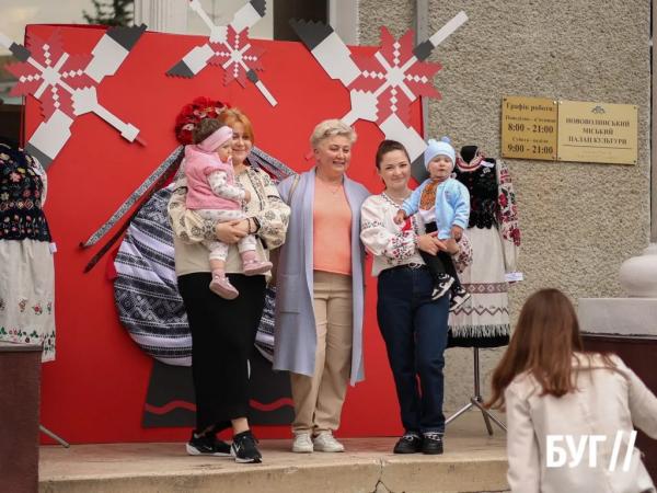 У Нововолинську відбувся благодійний захід до Всесвітнього дня вишиванки | Новини Нововолинська