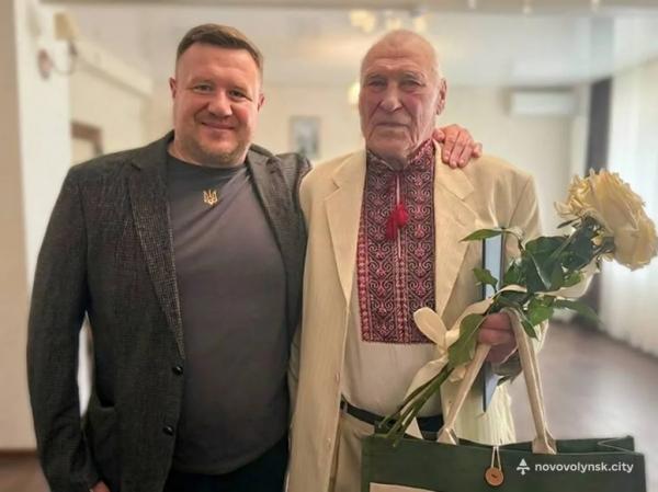 У Нововолинську привітали з 90-річчям шахтаря Анатолія Лукасюка | Новини Нововолинська