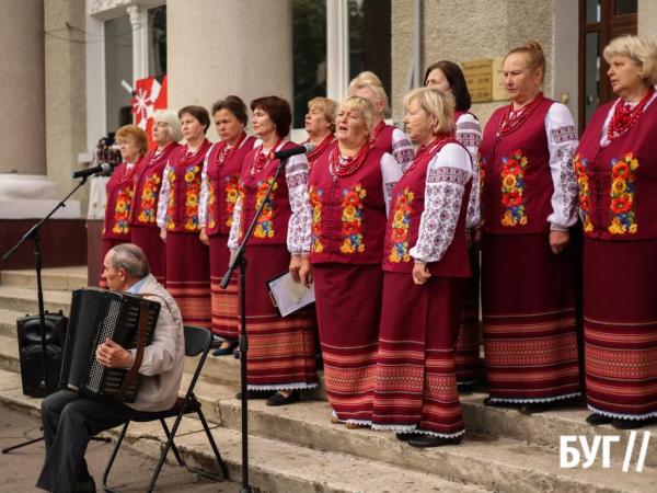 У Нововолинську відбувся благодійний захід до Всесвітнього дня вишиванки | Новини Нововолинська