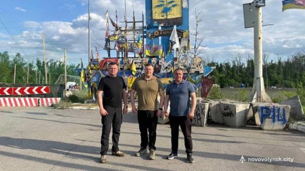 Нововолинська громада передала допомогу війську на 3 мільйони гривень: дрони, техніка та спецобладнання | Новини Нововолинська