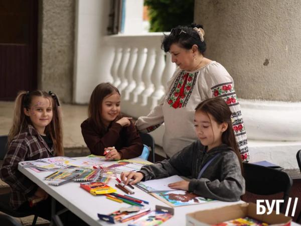 У Нововолинську відбувся благодійний захід до Всесвітнього дня вишиванки | Новини Нововолинська