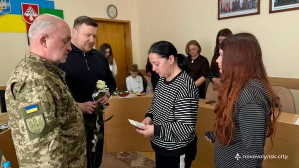 У Нововолинську родинам загиблих Героїв вручили їхні посмертні нагороди | Новини Нововолинська