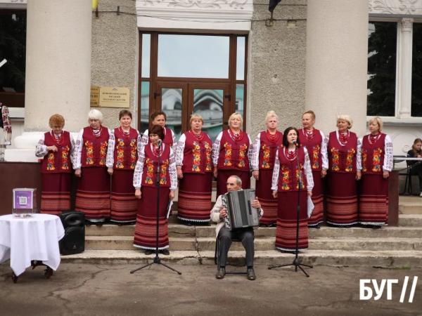 У Нововолинську відбувся благодійний захід до Всесвітнього дня вишиванки | Новини Нововолинська