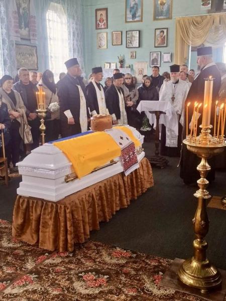 Литовезька громада попрощалася з полеглим Героєм Петром Олендром | Новини Нововолинська